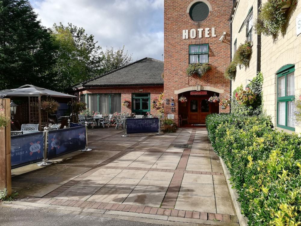 Corn Mill Lodge Hotel ลีดส์ ภายนอก รูปภาพ