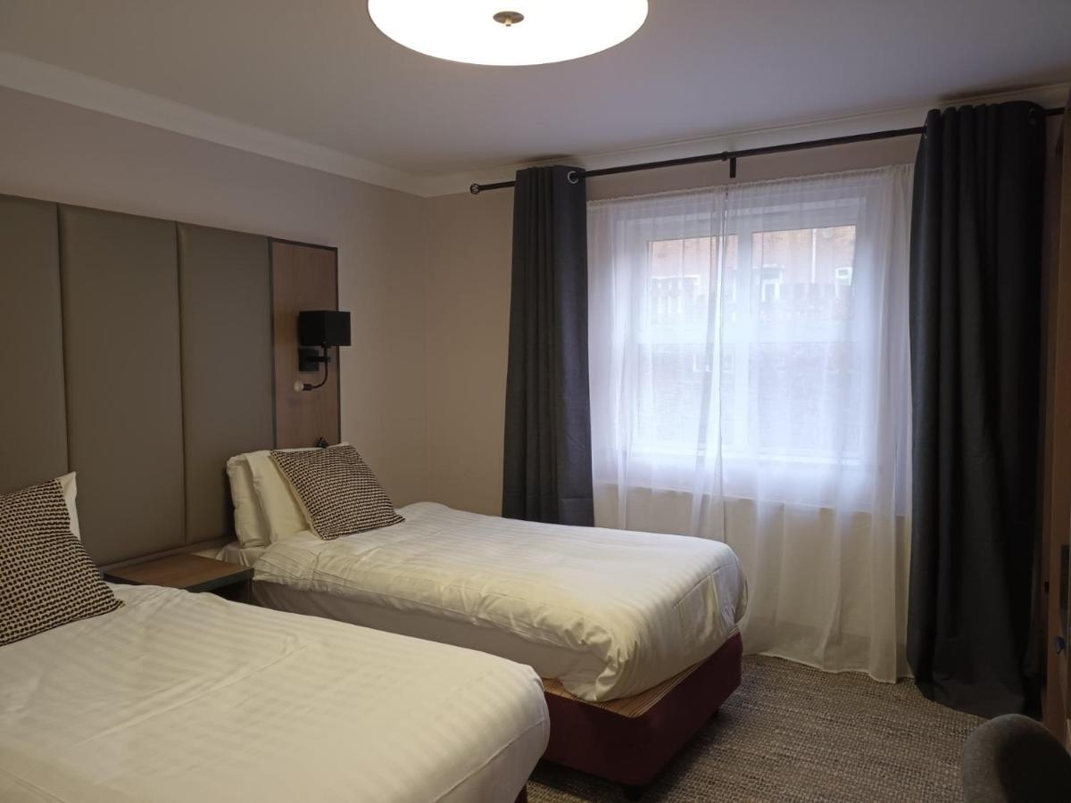 Corn Mill Lodge Hotel ลีดส์ ภายนอก รูปภาพ