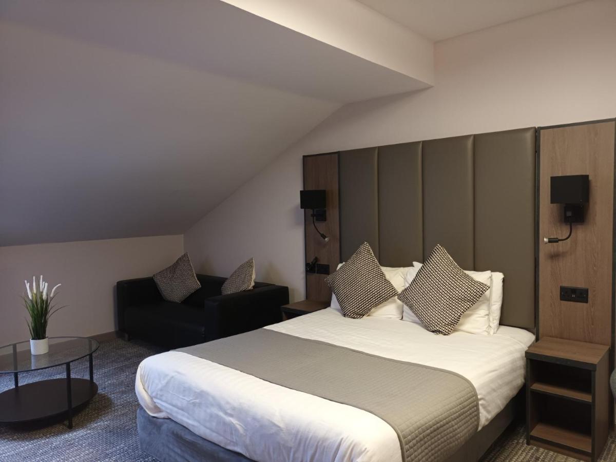 Corn Mill Lodge Hotel ลีดส์ ภายนอก รูปภาพ