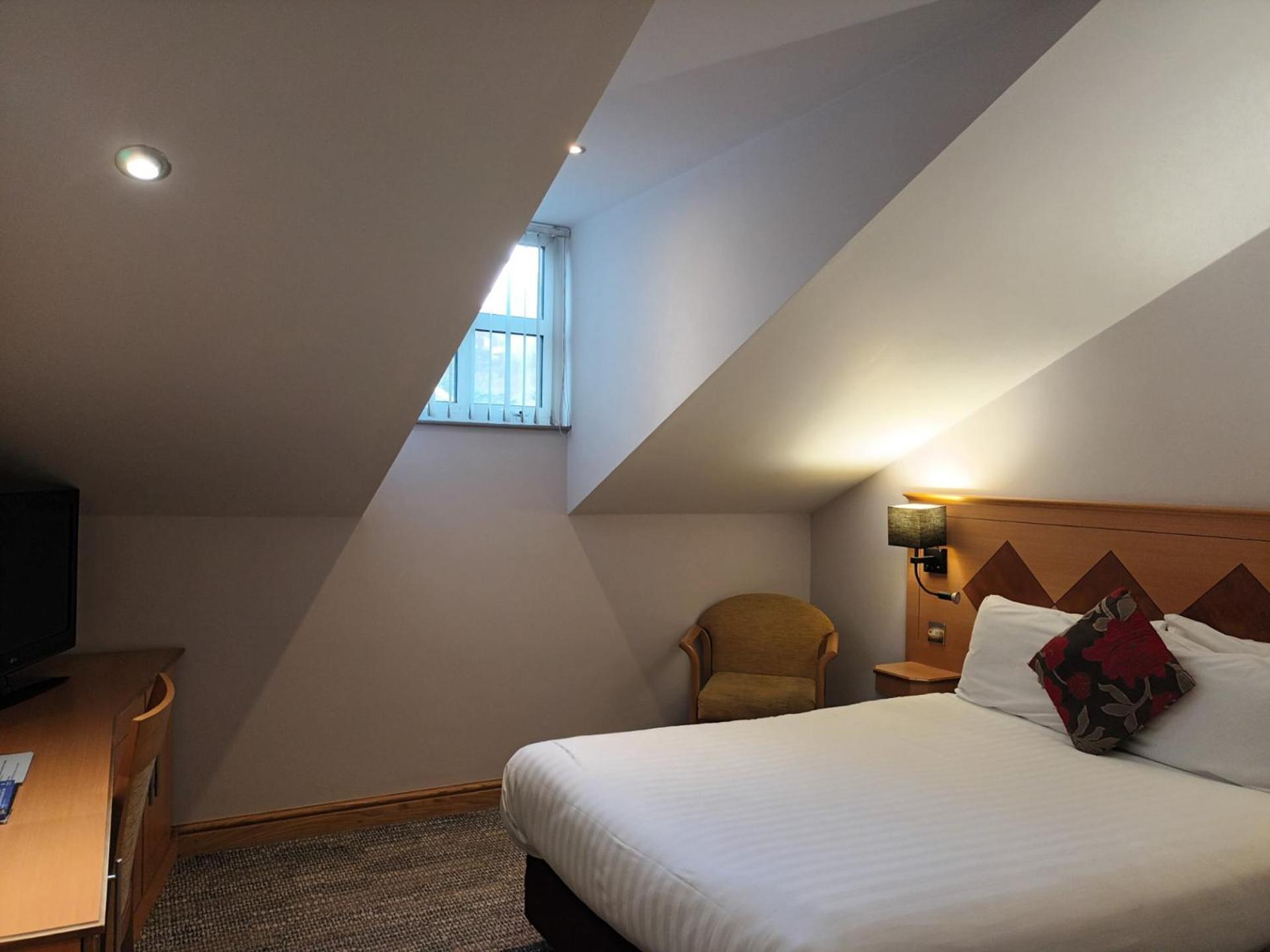 Corn Mill Lodge Hotel ลีดส์ ภายนอก รูปภาพ