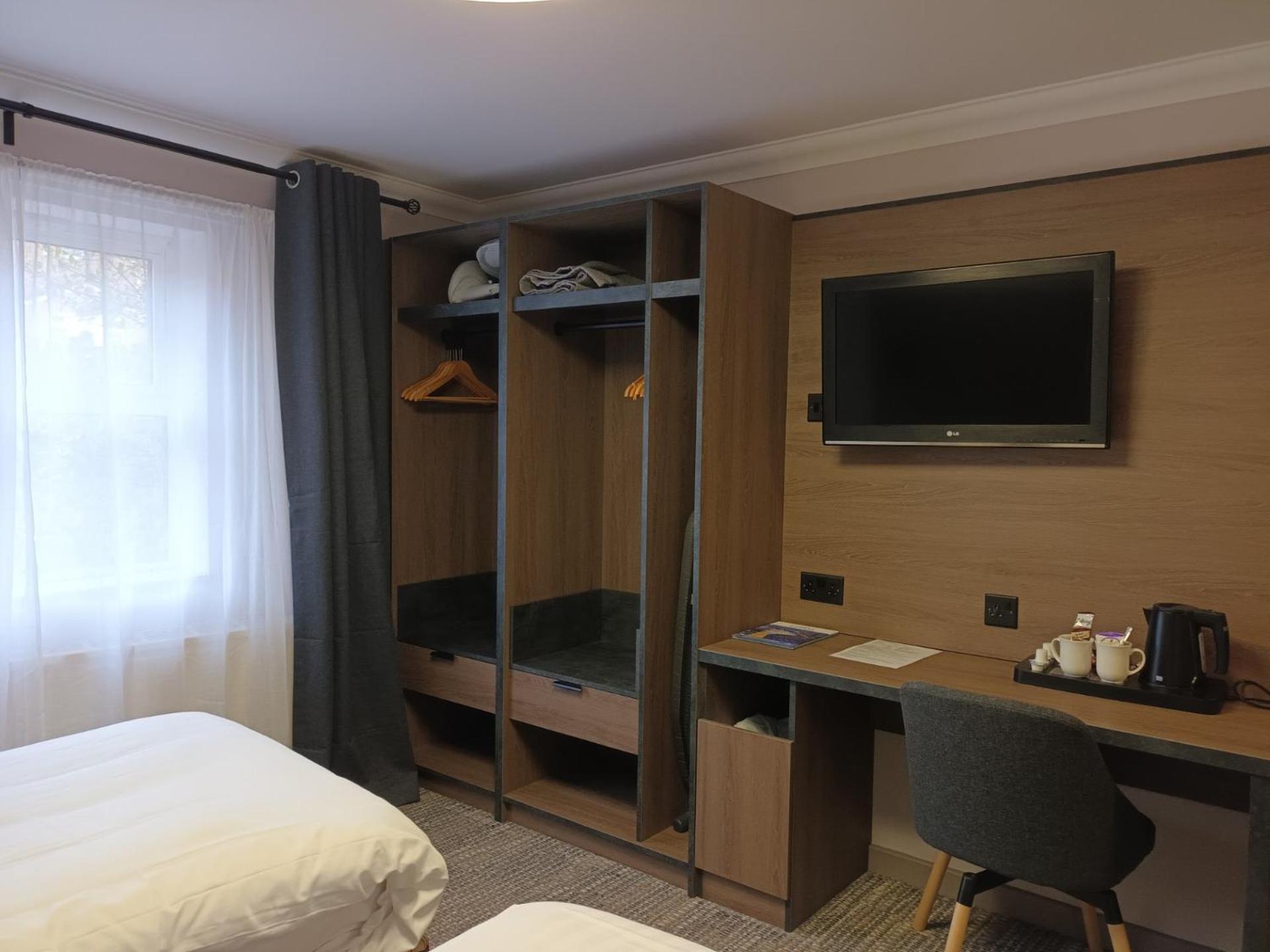 Corn Mill Lodge Hotel ลีดส์ ภายนอก รูปภาพ