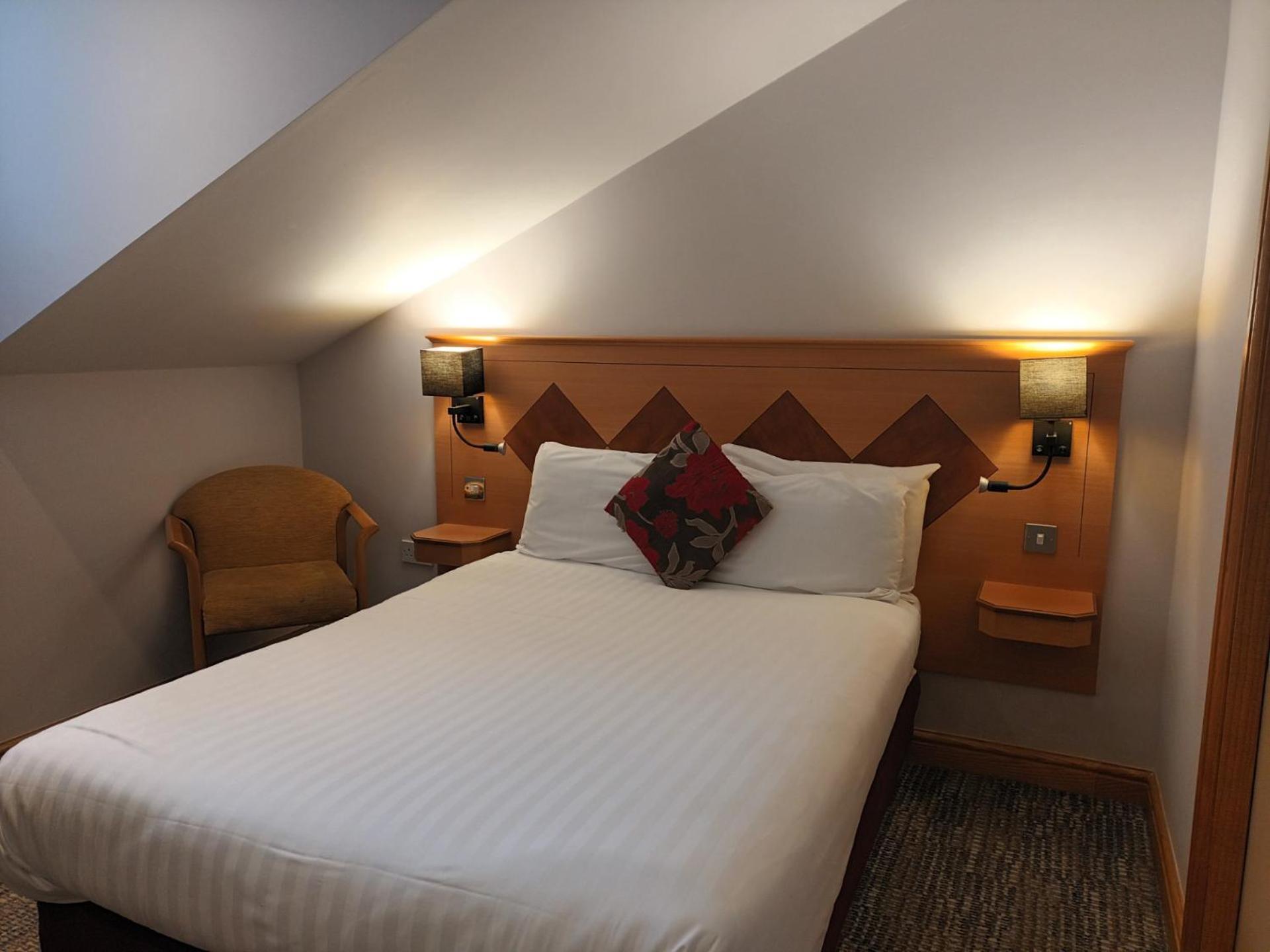 Corn Mill Lodge Hotel ลีดส์ ภายนอก รูปภาพ