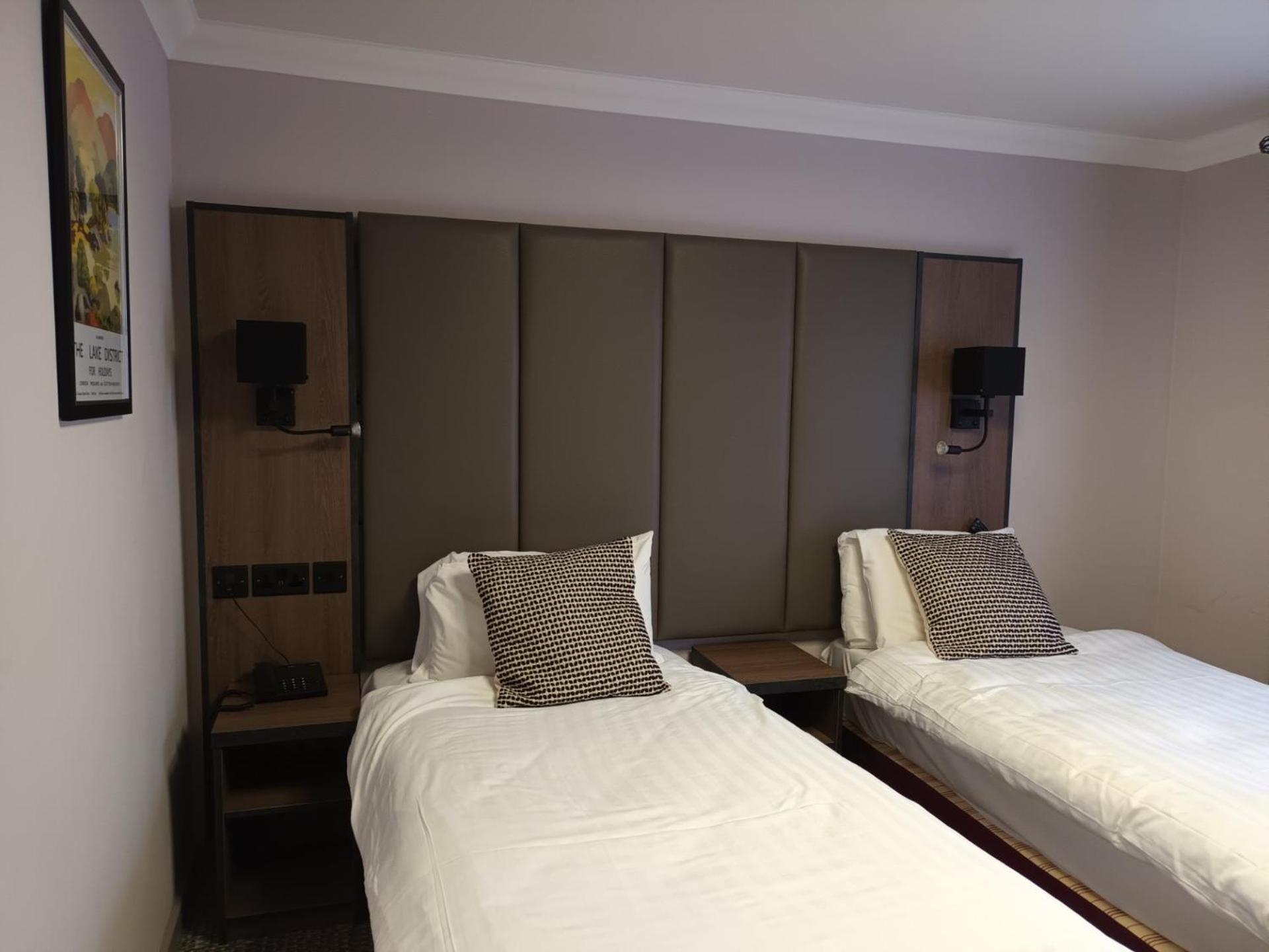 Corn Mill Lodge Hotel ลีดส์ ภายนอก รูปภาพ