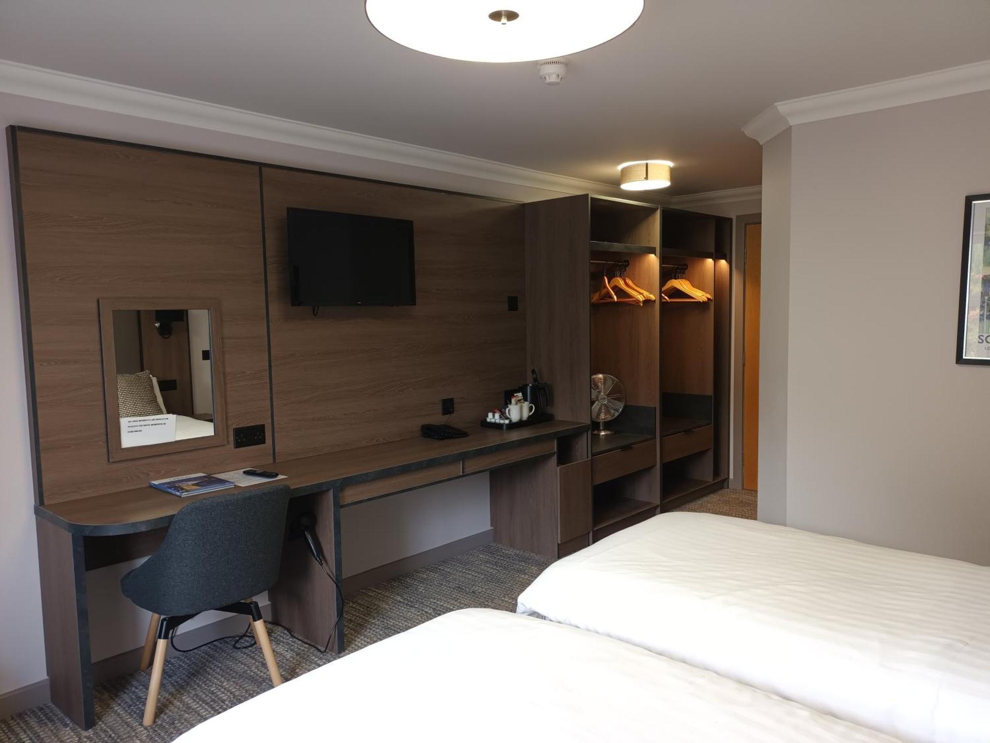 Corn Mill Lodge Hotel ลีดส์ ภายนอก รูปภาพ