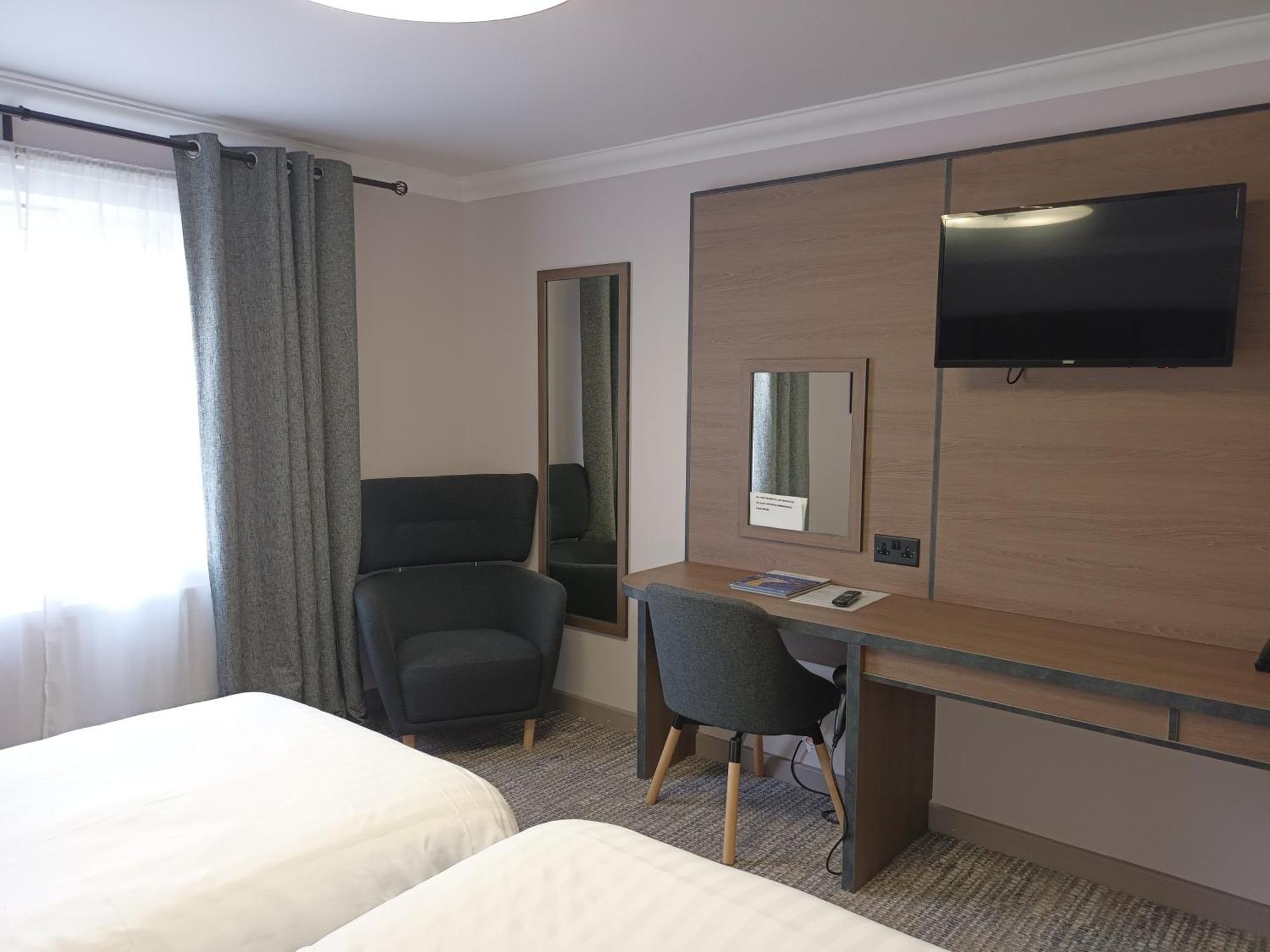 Corn Mill Lodge Hotel ลีดส์ ภายนอก รูปภาพ