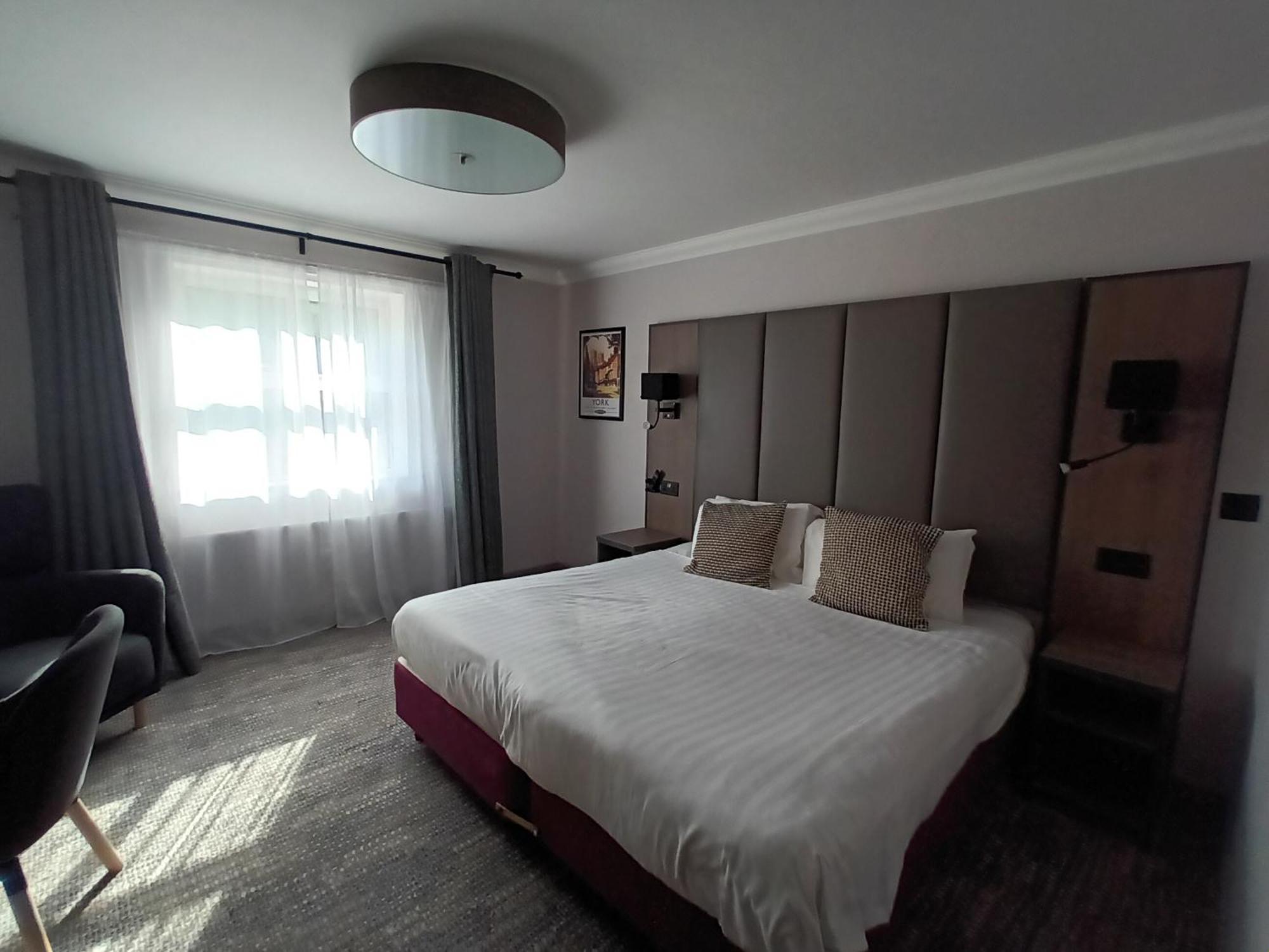 Corn Mill Lodge Hotel ลีดส์ ภายนอก รูปภาพ