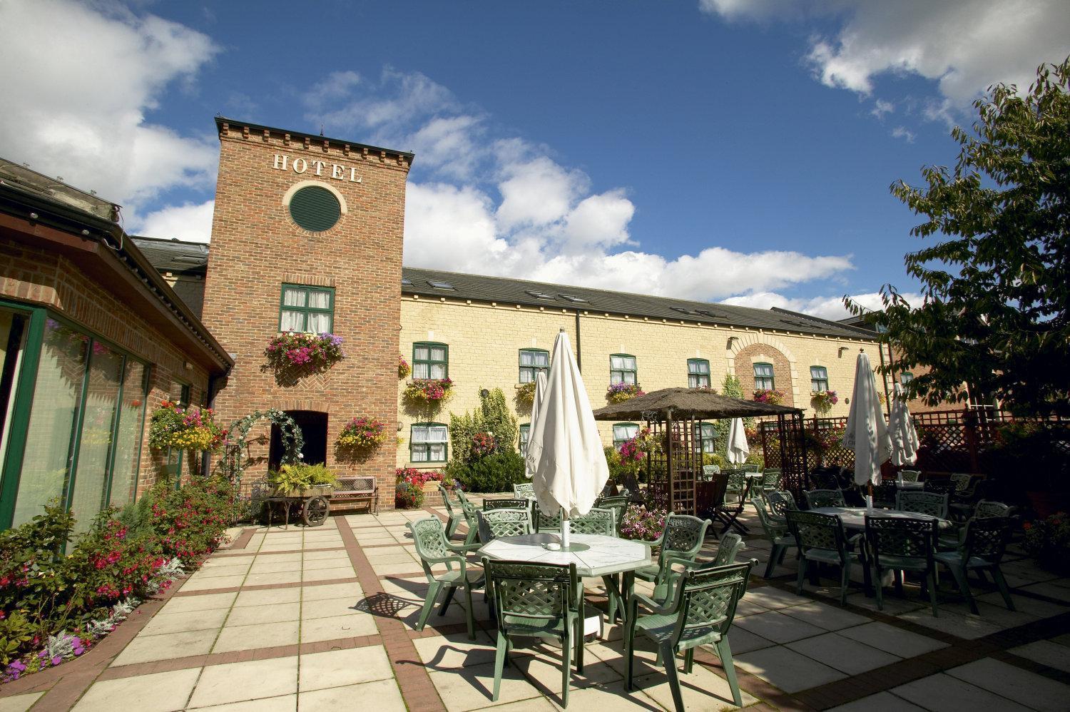 Corn Mill Lodge Hotel ลีดส์ ภายนอก รูปภาพ